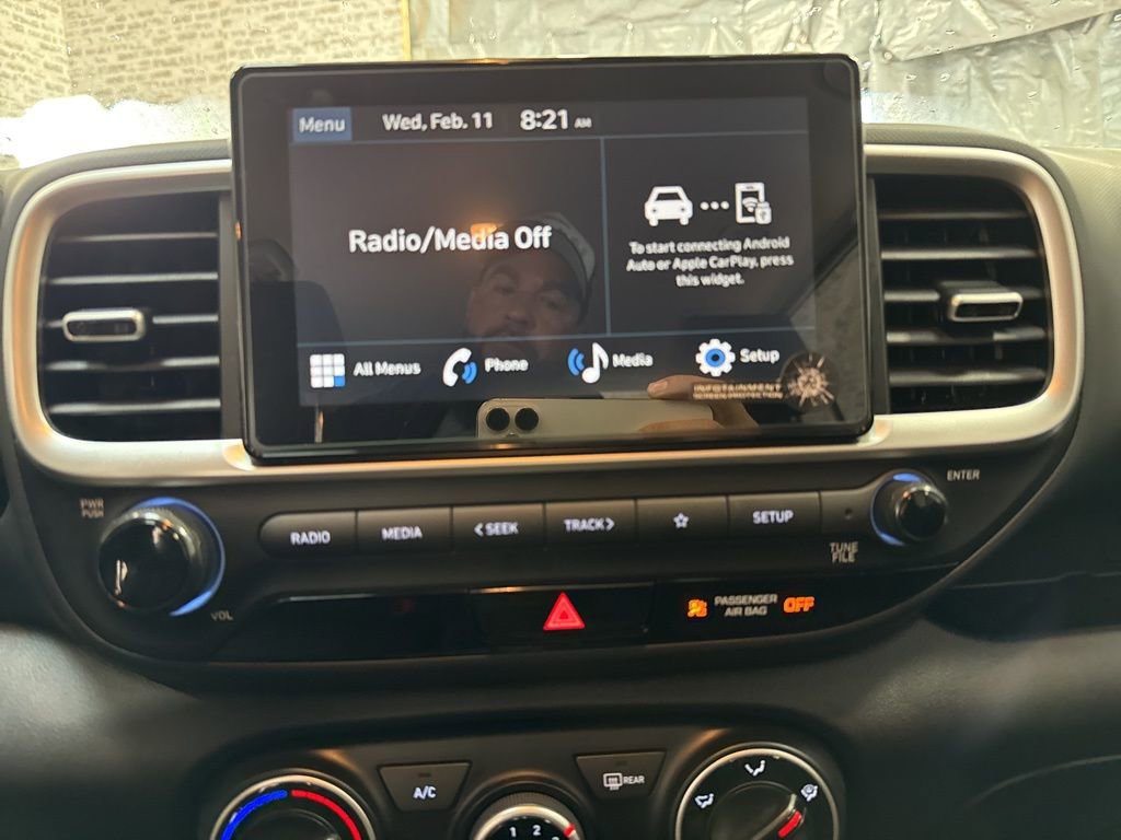 Used 2025 Hyundai Venue SE image 19