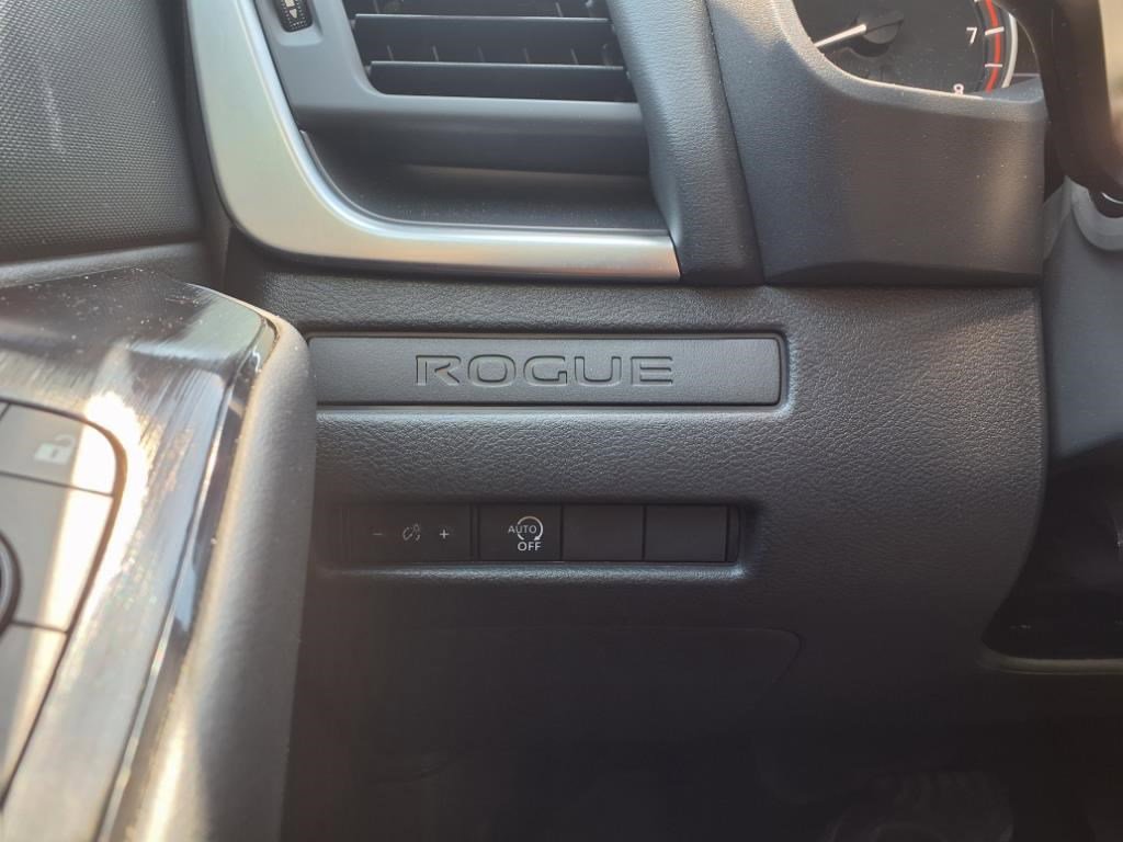 Used 2025 Nissan Rogue S image 21