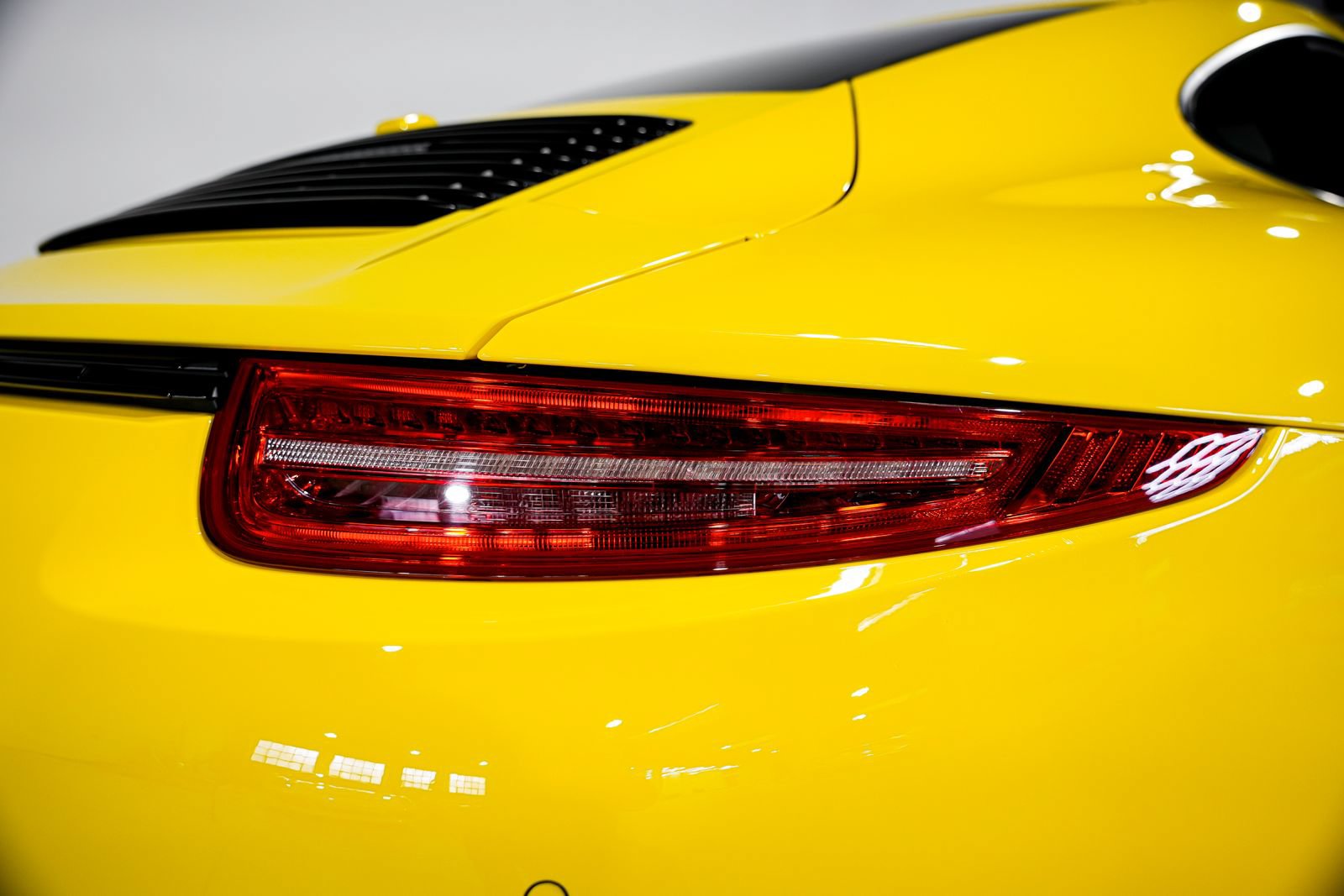 Used 2015 Porsche 911 Carrera GTS RWD image 37