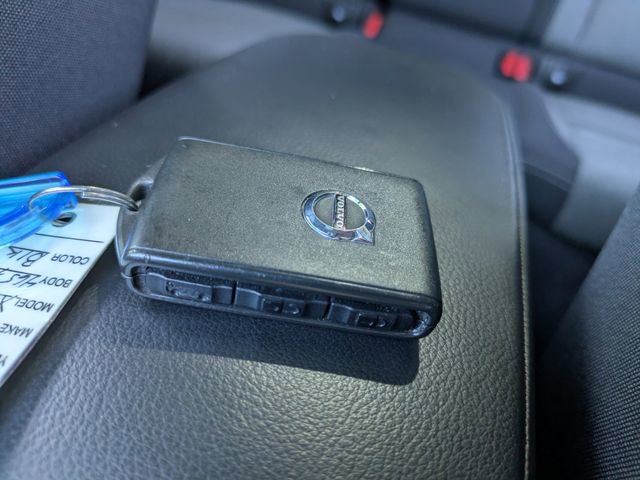 Certified 2025 Volvo XC40 B5 Core AWD/4WD image 37