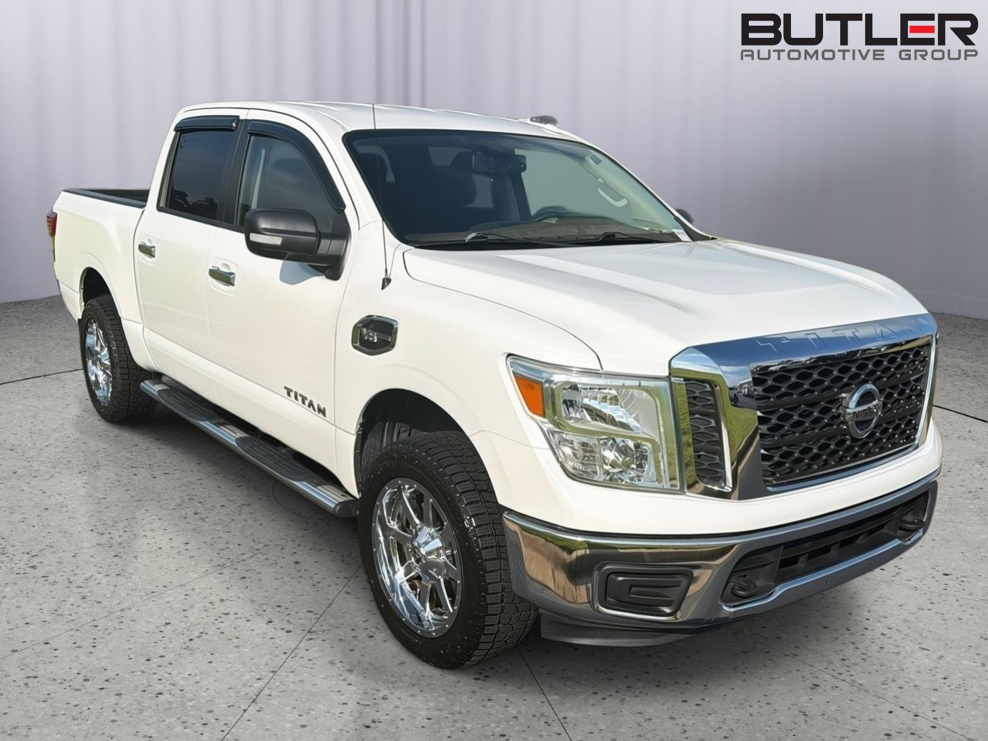 Used 2017 Nissan Titan SV AWD/4WD image 8