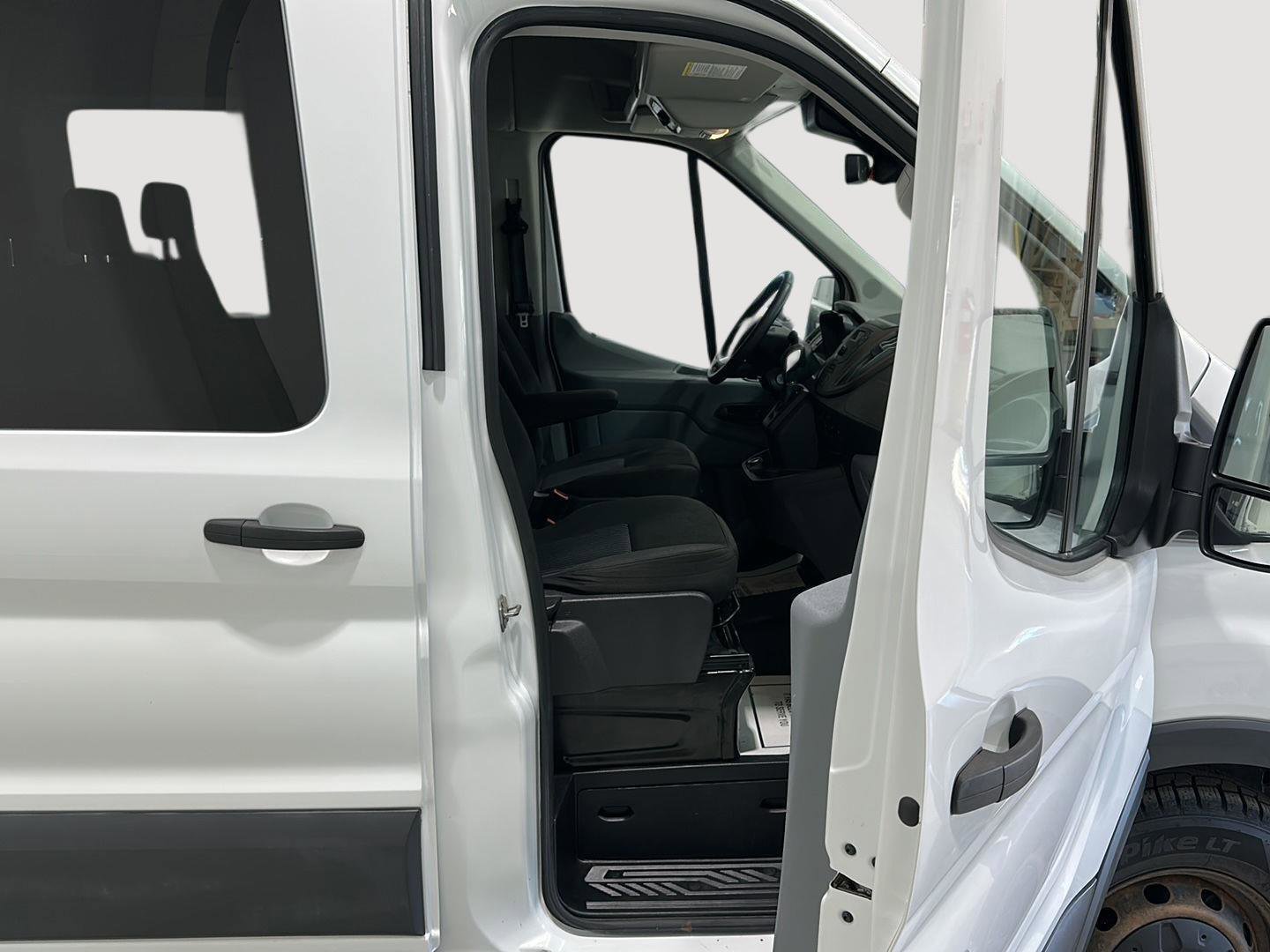 Used 2018 Ford Transit 350 XL image 22