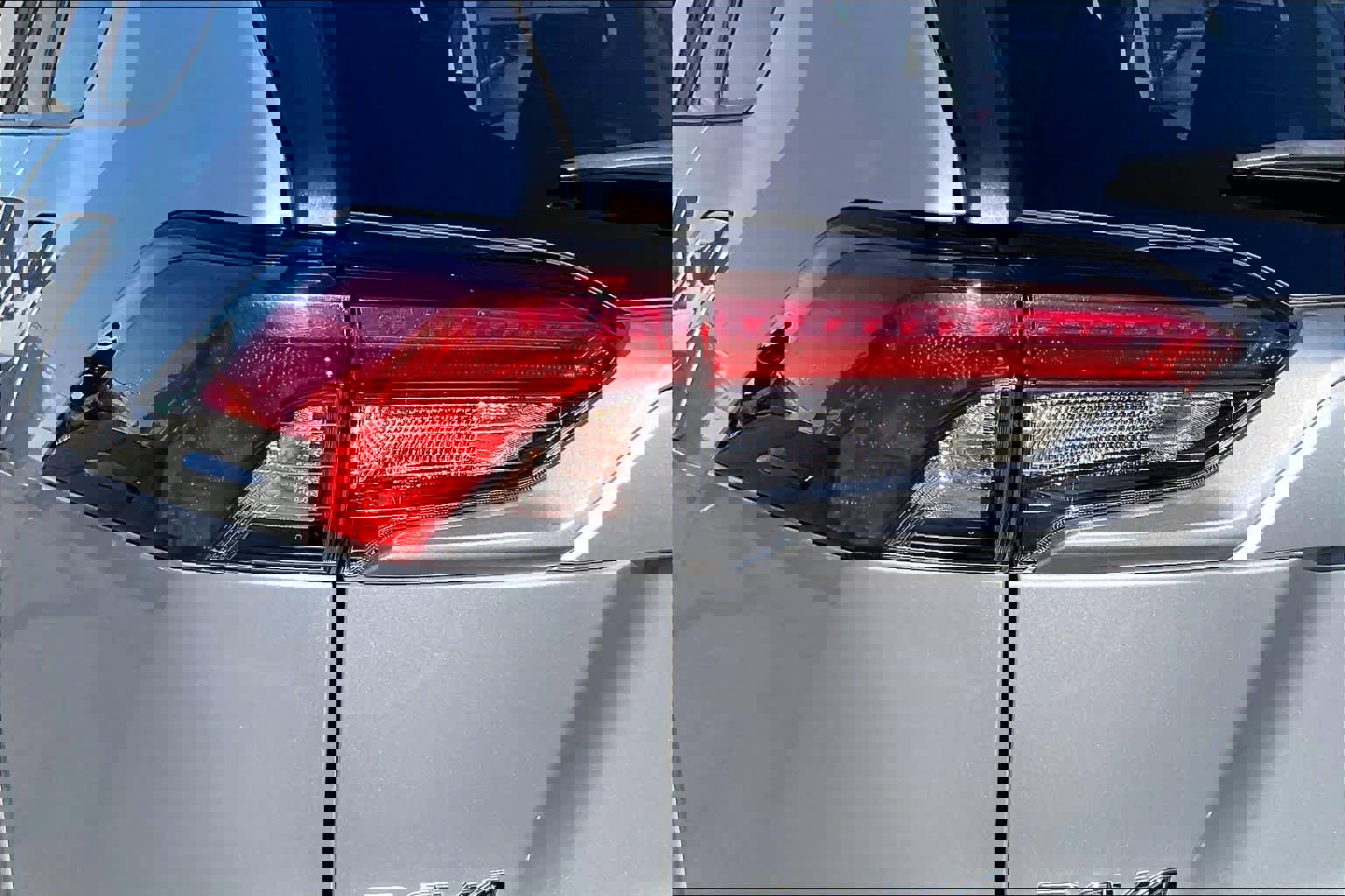 Used 2019 Toyota RAV4 LE w/ Carpet Mat Package image 29