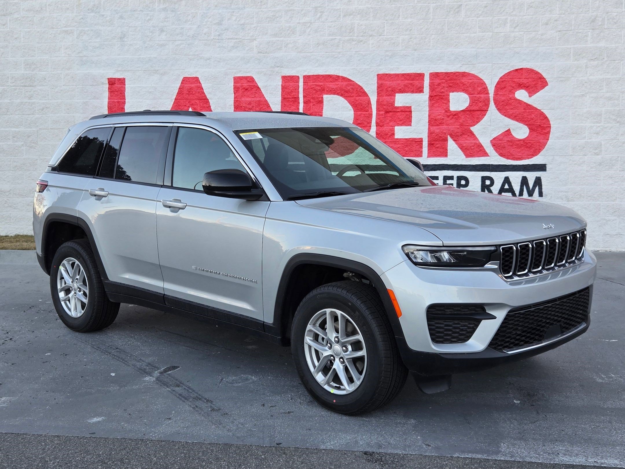 New 2025 Jeep Grand Cherokee Laredo