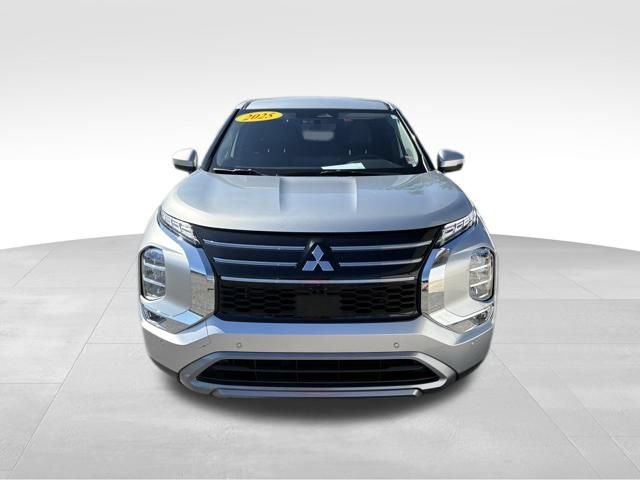 Used 2025 Mitsubishi Outlander SE FWD image 7