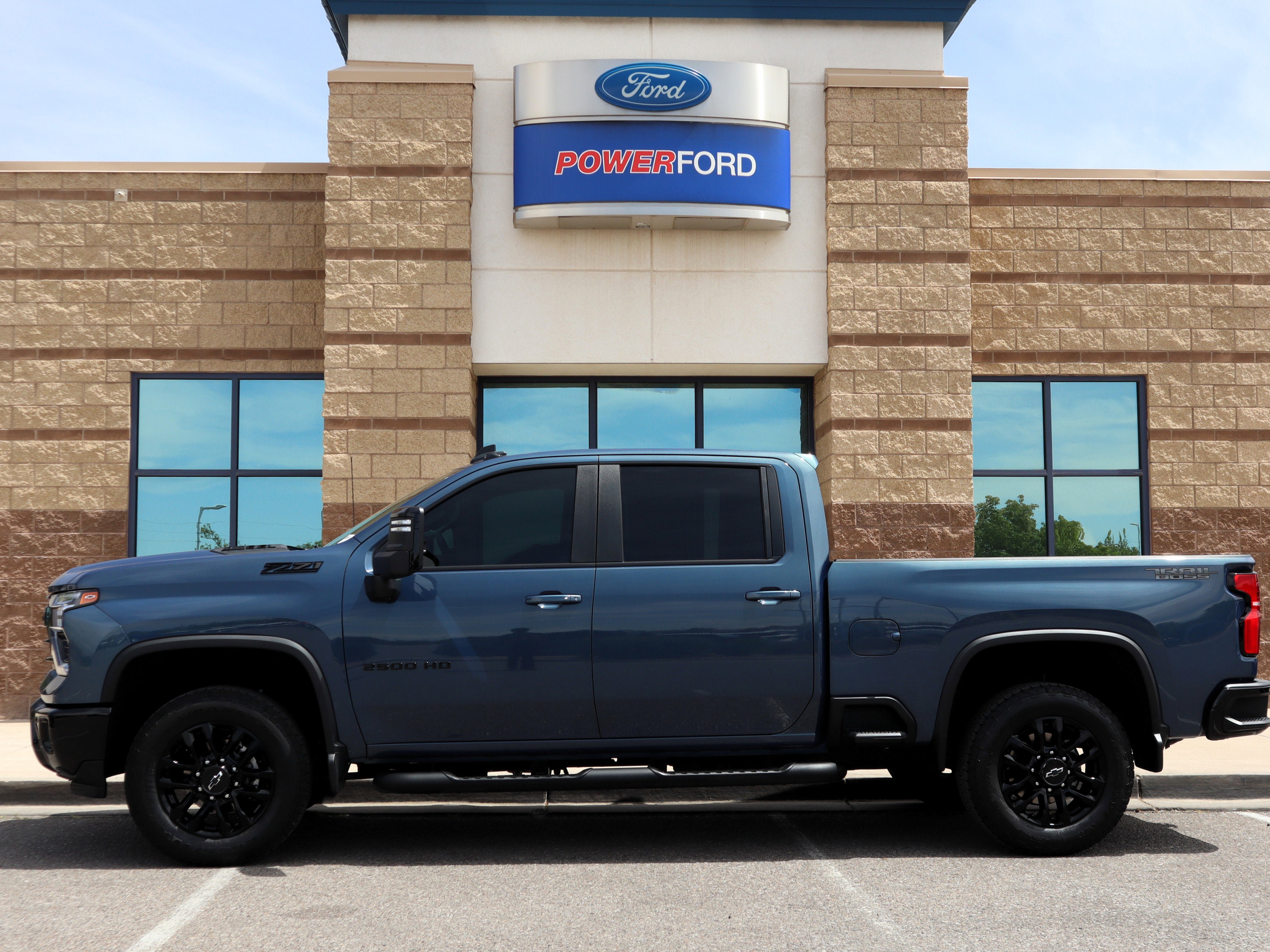 Used 2025 Chevrolet Silverado 2500 LT w/ Trail Boss Package AWD/4WD image 9
