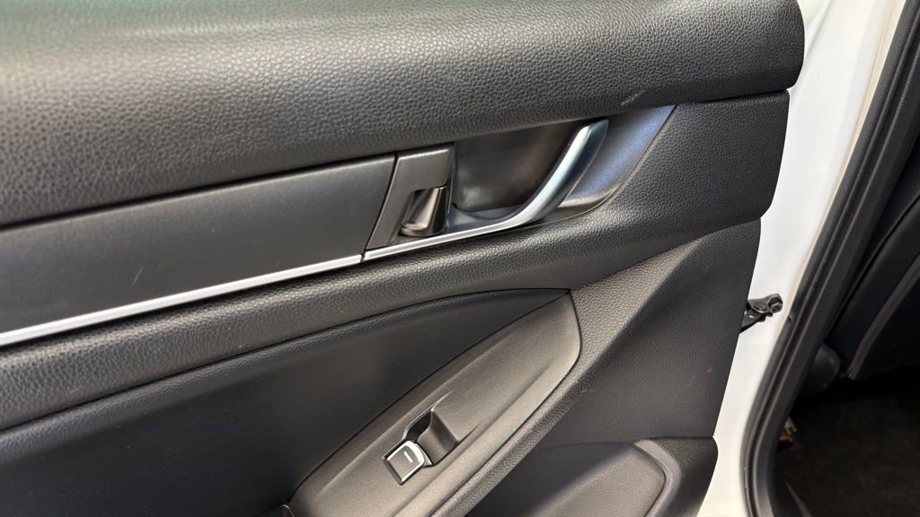 Used 2018 Honda Accord Sport image 19