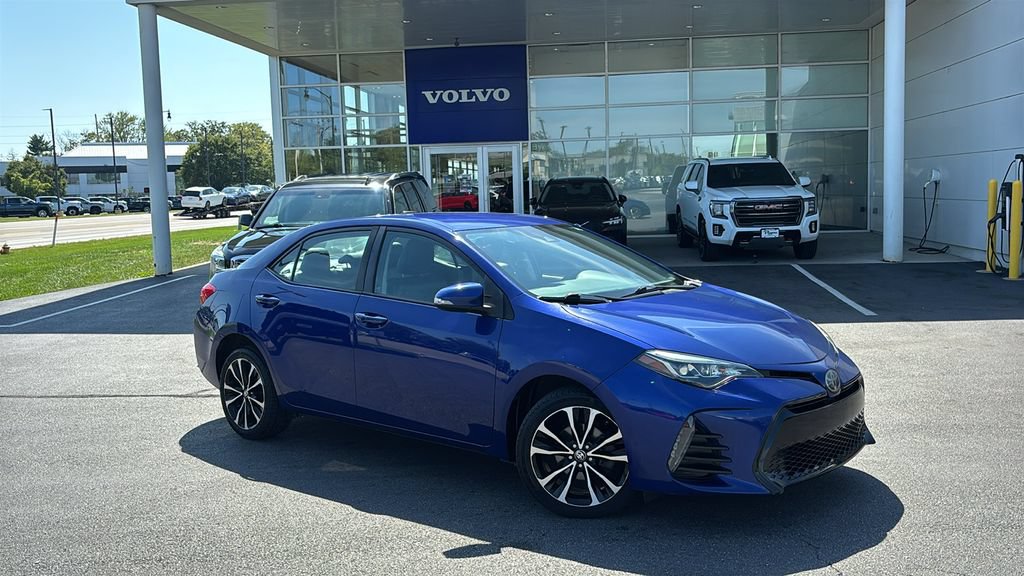 Used 2017 Toyota Corolla SE w/ Carpet Mat Package (TMS) FWD image 2