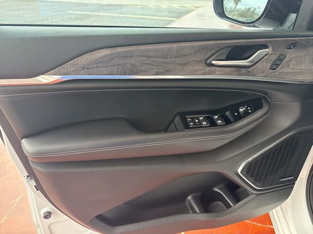 Used 2023 Jeep Grand Cherokee Overland w/ Luxury Tech Group IV image 14