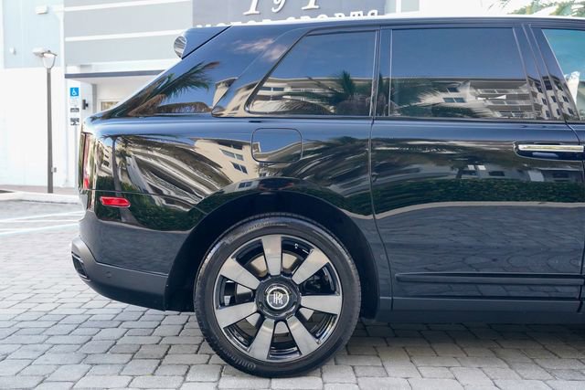 Used 2023 Rolls-Royce Cullinan w/ Cullinan Package image 31