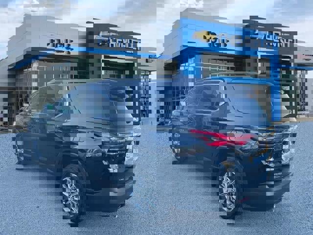 Used 2023 Chevrolet Traverse LT image 3