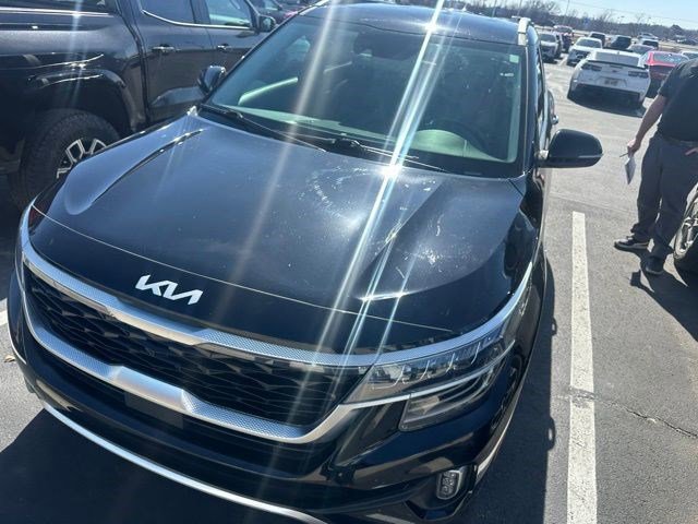 Used 2022 Kia Seltos SX image 2