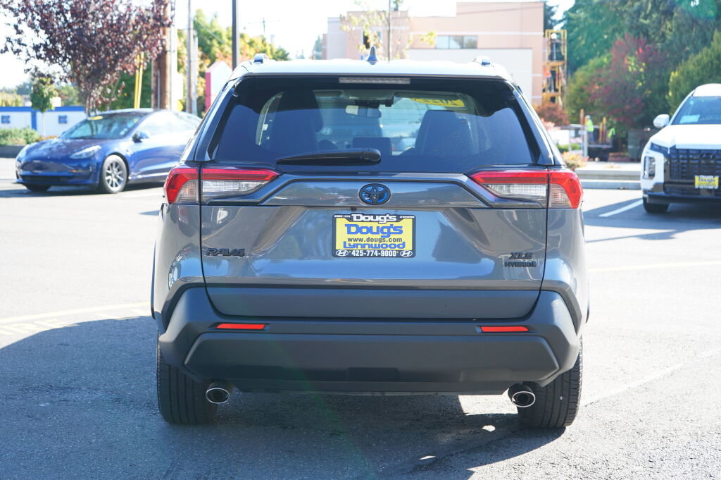 Used 2022 Toyota RAV4 XLE Premium image 8
