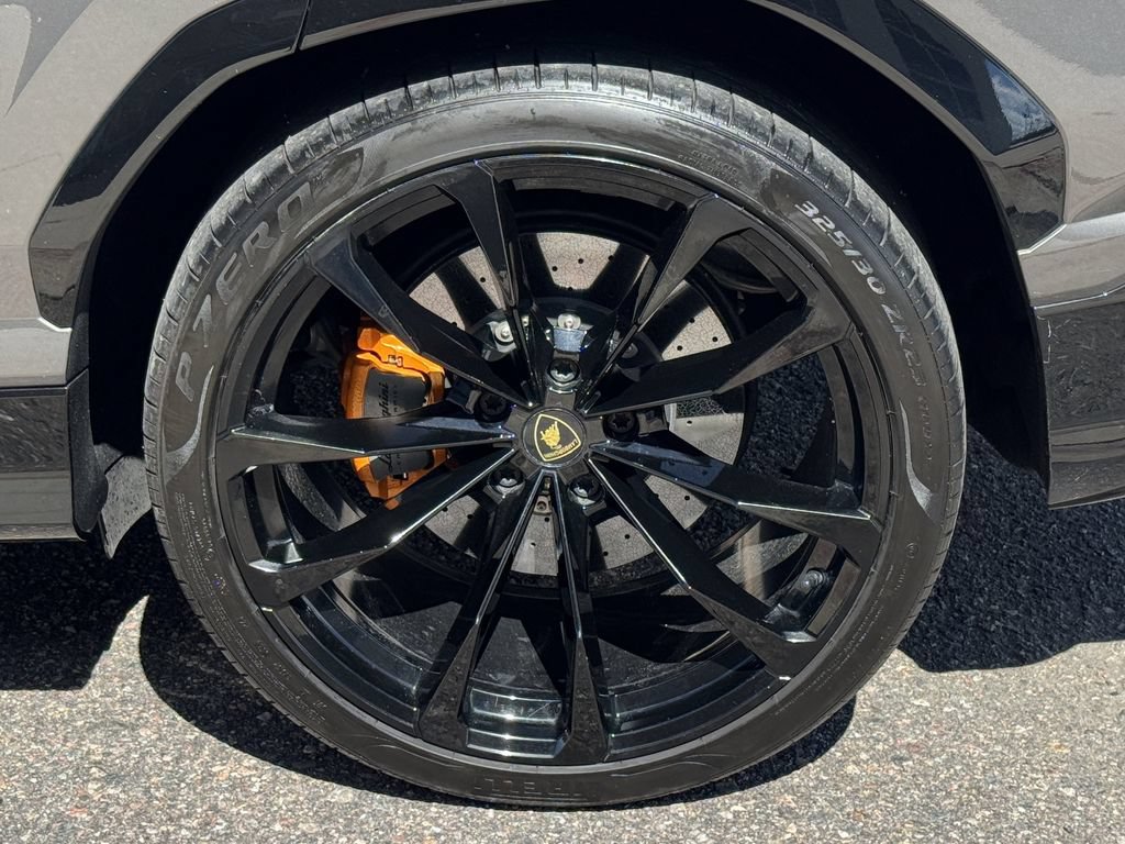 Used 2021 Lamborghini Urus AWD/4WD image 17