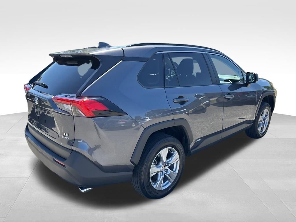 Used 2025 Toyota RAV4 LE AWD/4WD image 5