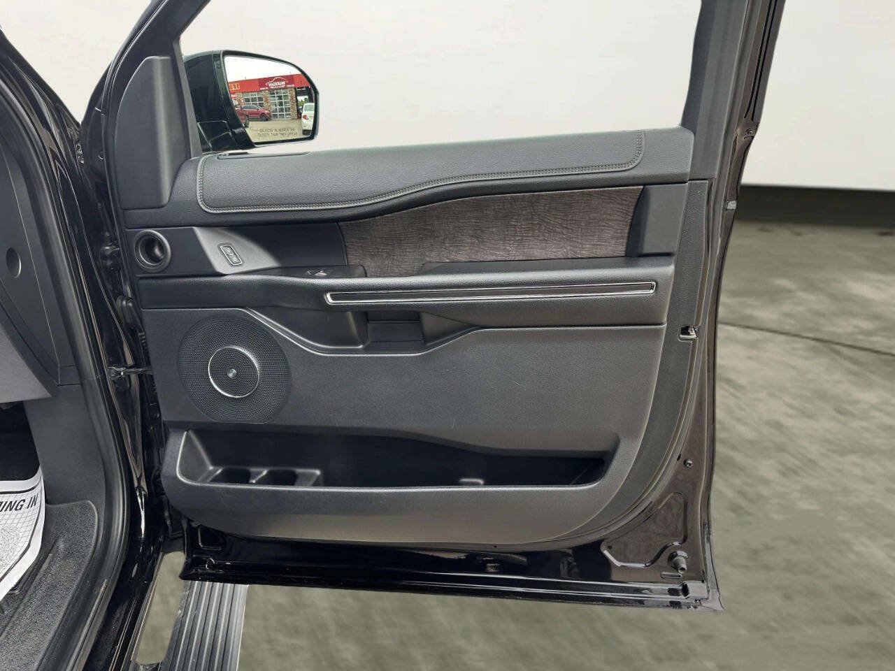 Used 2021 Ford Expedition Max Limited RWD image 25