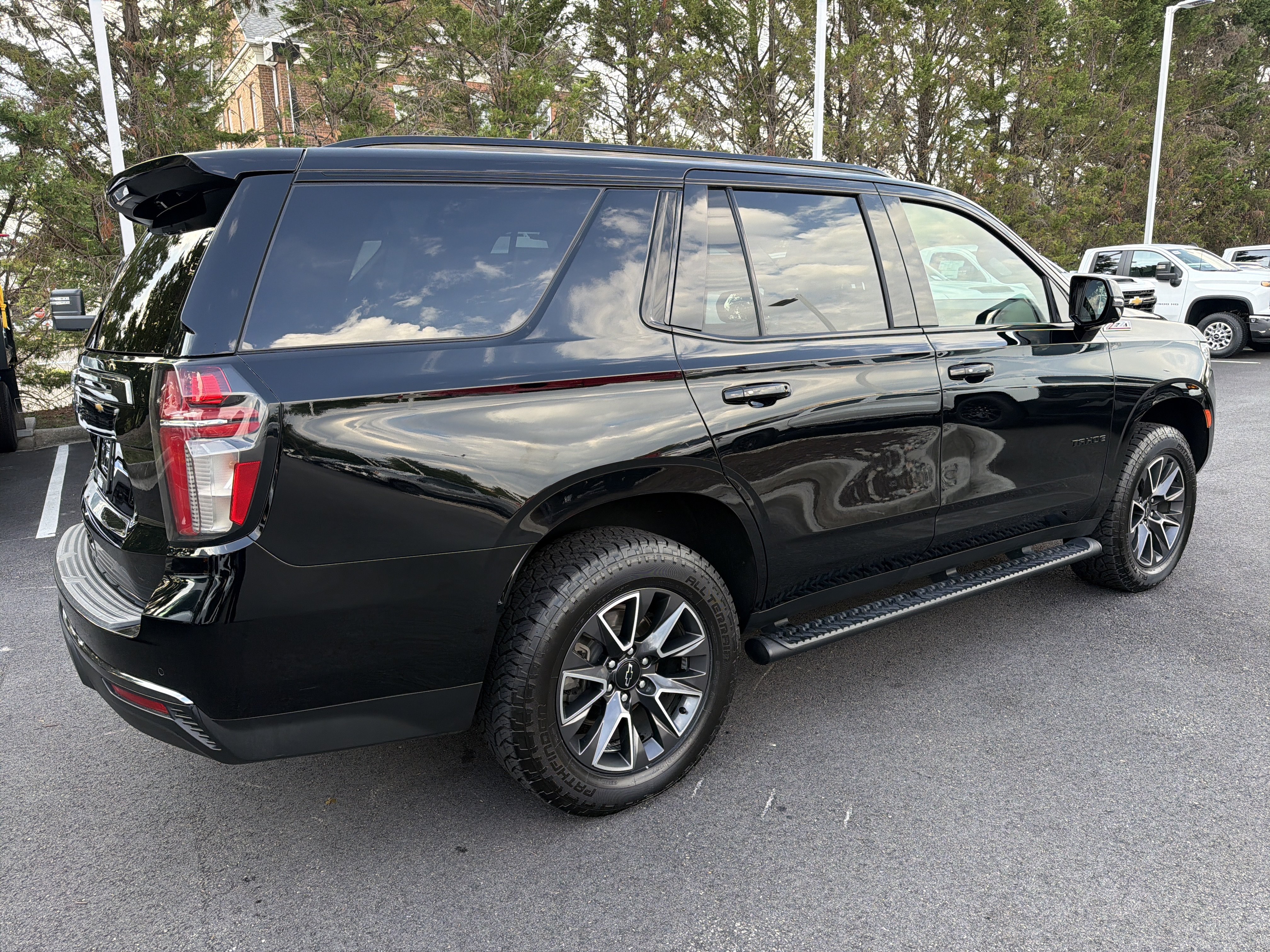 Used 2021 Chevrolet Tahoe Z71 w/ Z71 Off-Road Package AWD/4WD image 10