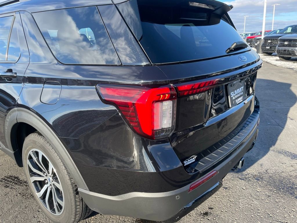 Used 2025 Ford Explorer ST-Line image 33