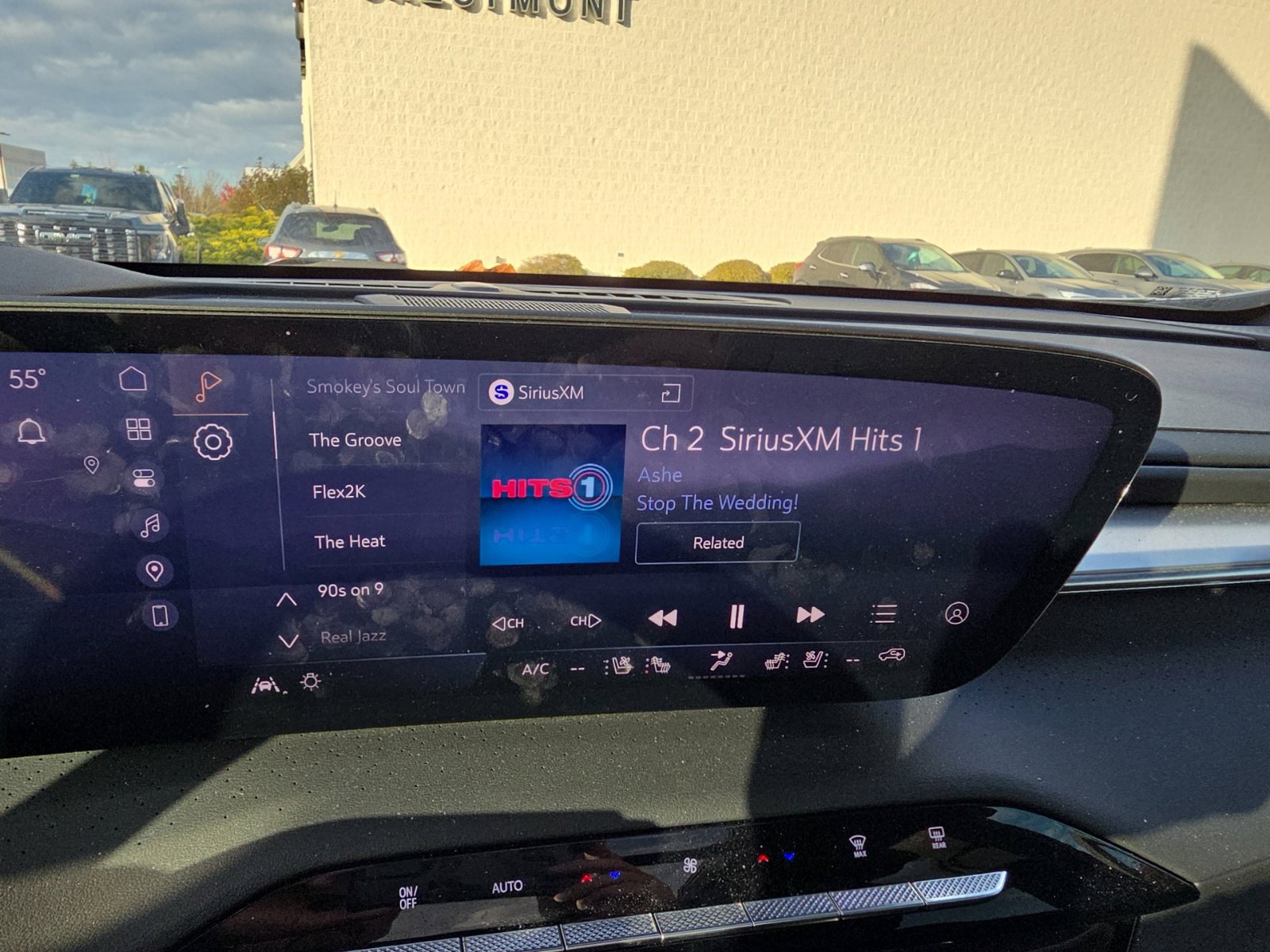 Used 2025 Buick Enclave Avenir FWD image 11