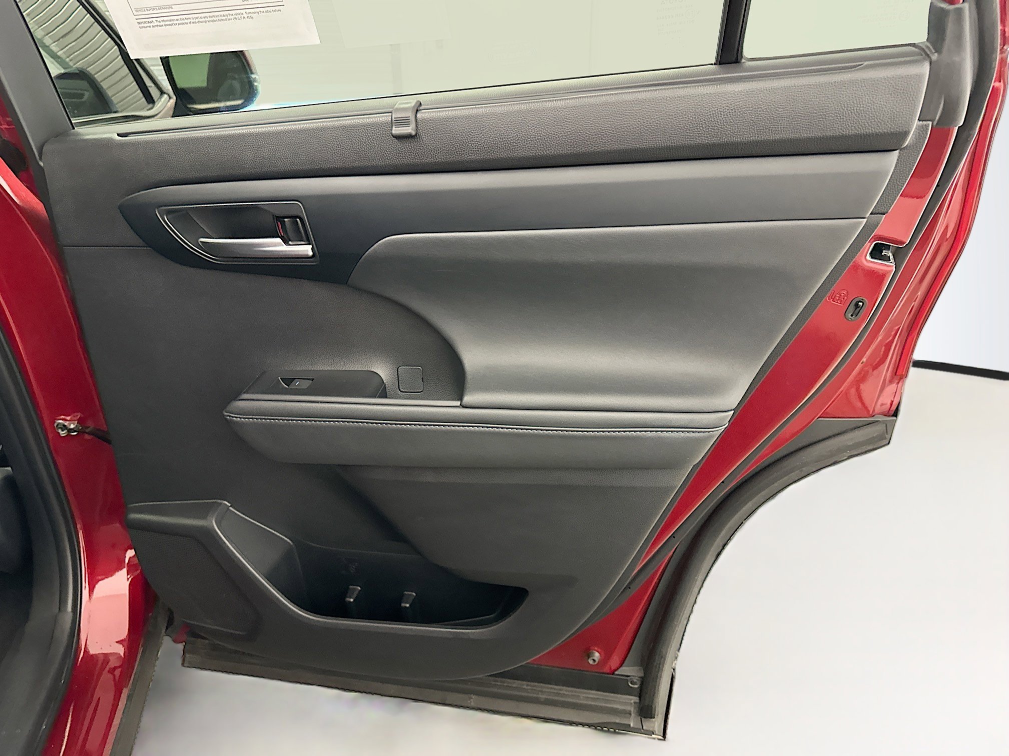 Used 2023 Toyota Highlander XLE image 34