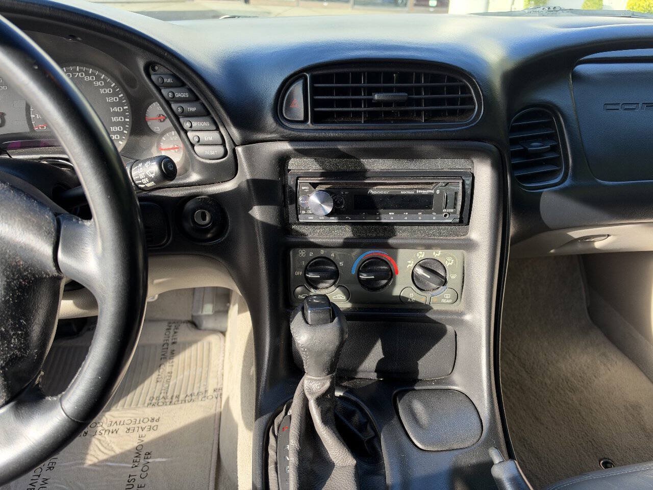 Used 1998 Chevrolet Corvette Coupe RWD image 9
