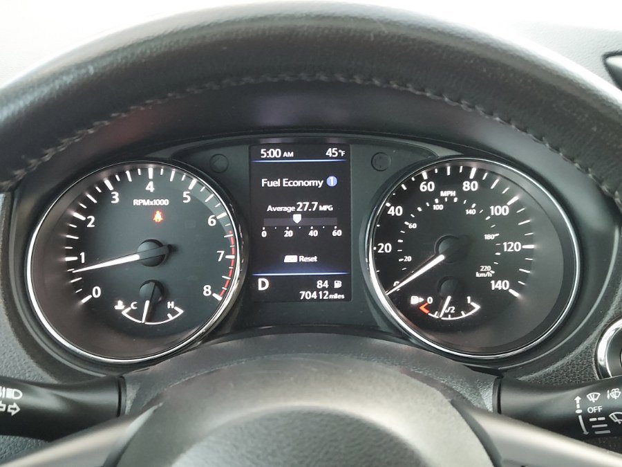 Used 2018 Nissan Rogue SV AWD/4WD image 16