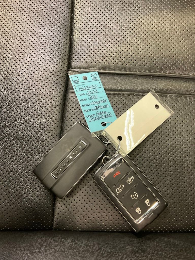 Used 2023 Jeep Wagoneer L Series III w/ Premium Group I image 43