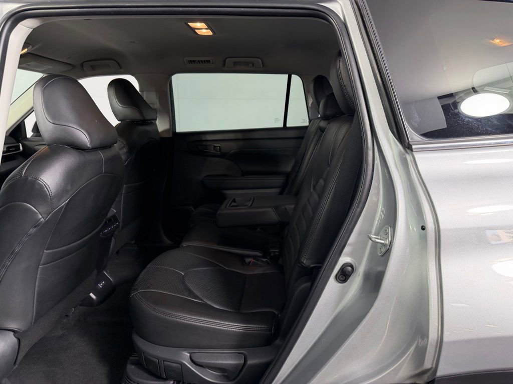 Used 2023 Toyota Highlander LE image 24