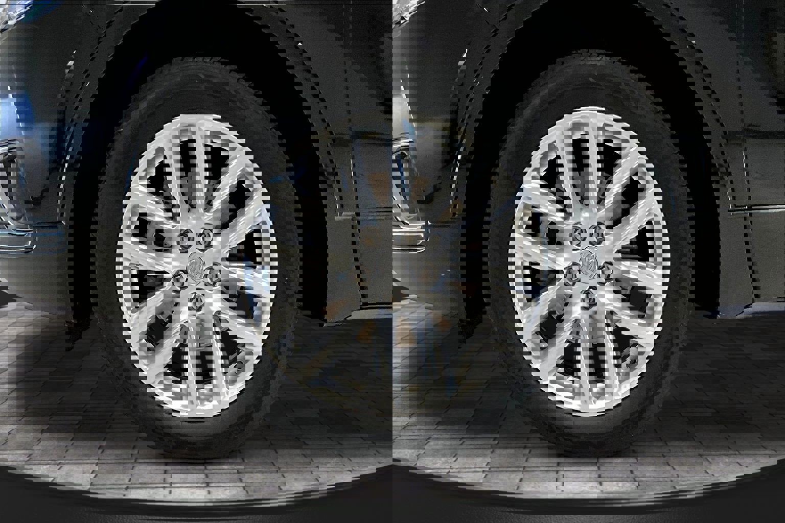 Used 2019 Buick Envision Premium image 33