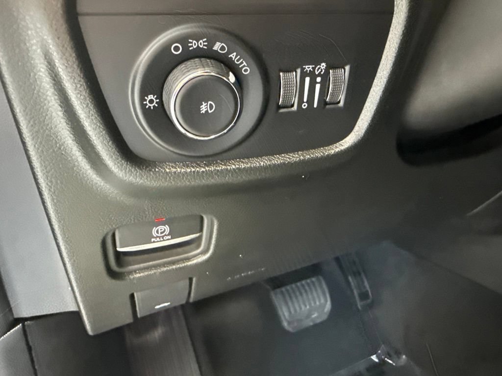 Used 2024 Jeep Grand Cherokee L Overland w/ Advanced Protech Group III AWD/4WD image 24