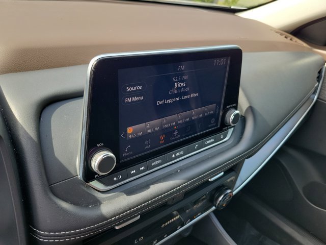 Used 2023 Nissan Rogue SV image 27