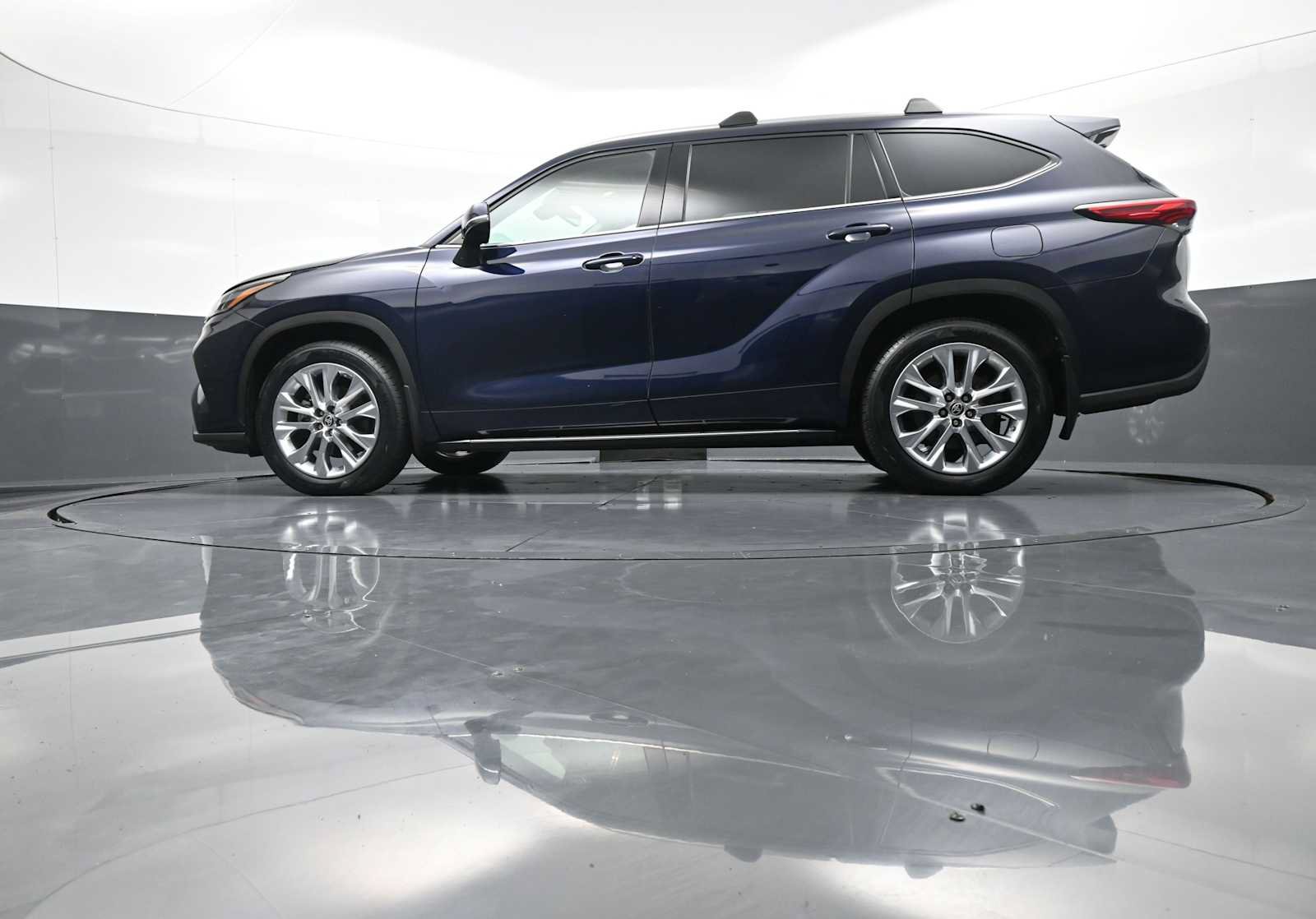 Used 2022 Toyota Highlander Limited AWD/4WD image 34