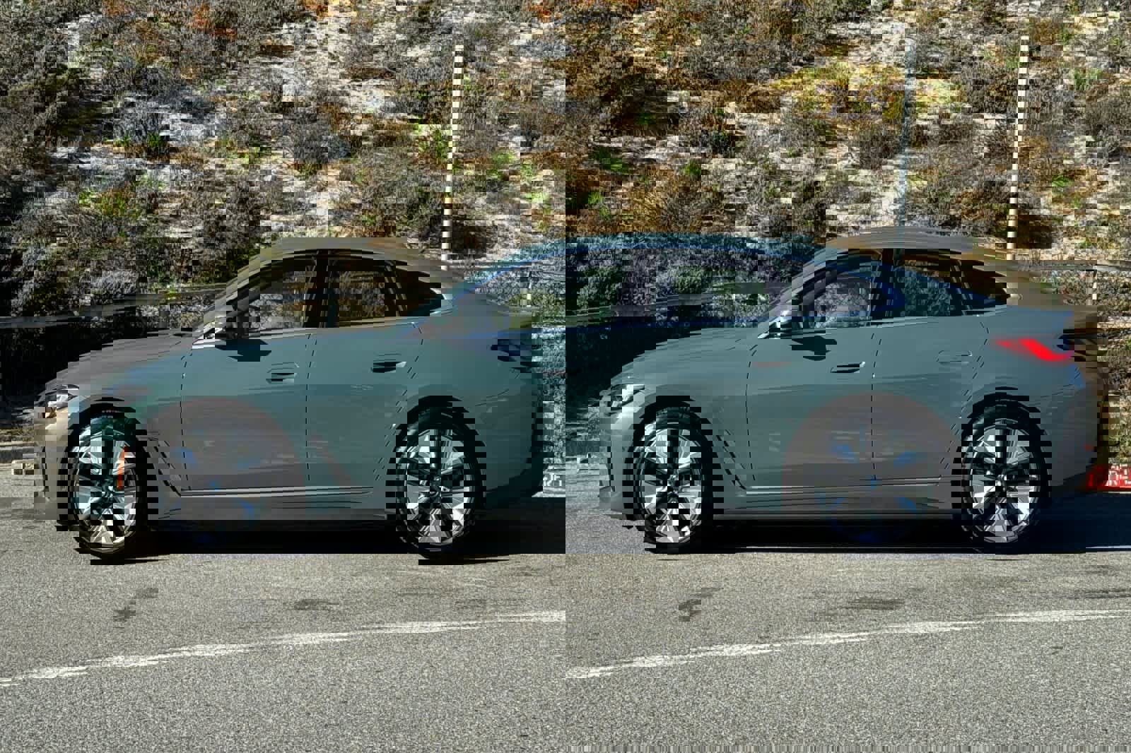 Used 2025 BMW i4 eDrive40 w/ Premium Package image 9