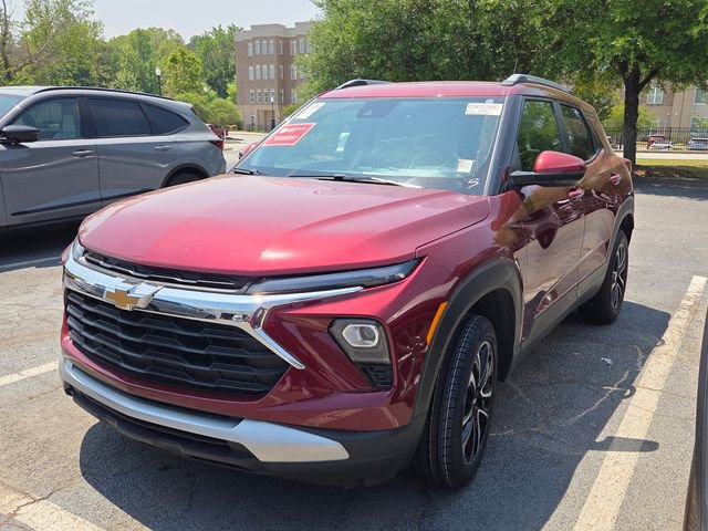 Used 2025 Chevrolet TrailBlazer LT AWD/4WD image 3