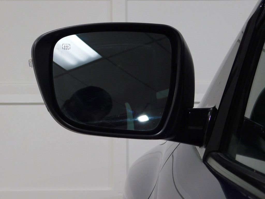 Used 2018 Nissan Pathfinder SV image 23