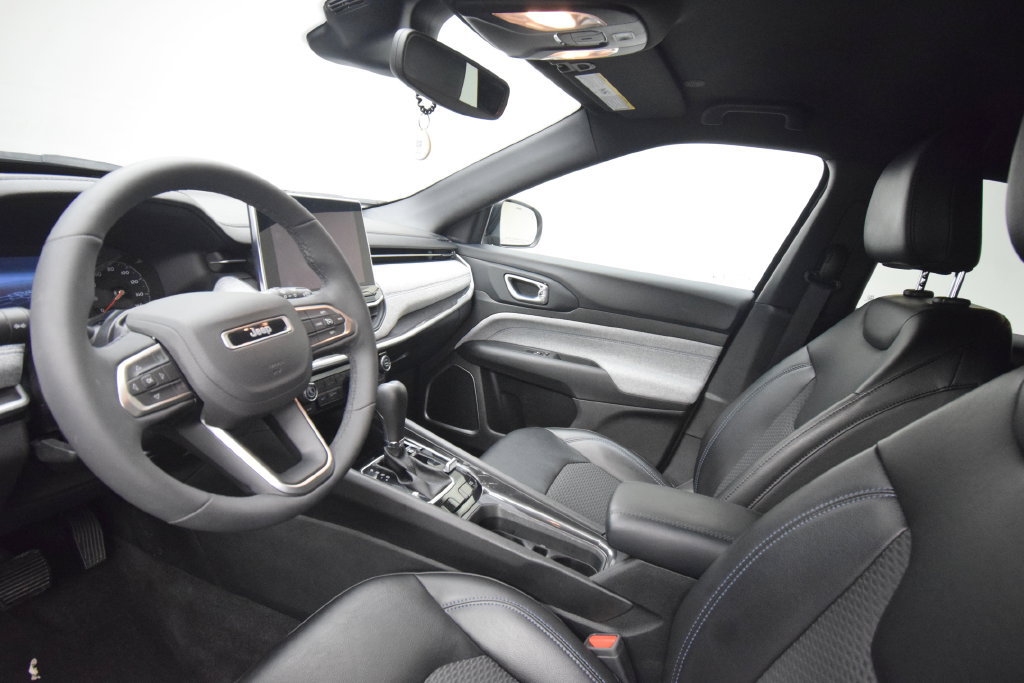 Used 2023 Jeep Compass Latitude w/ Convenience Group AWD/4WD image 22