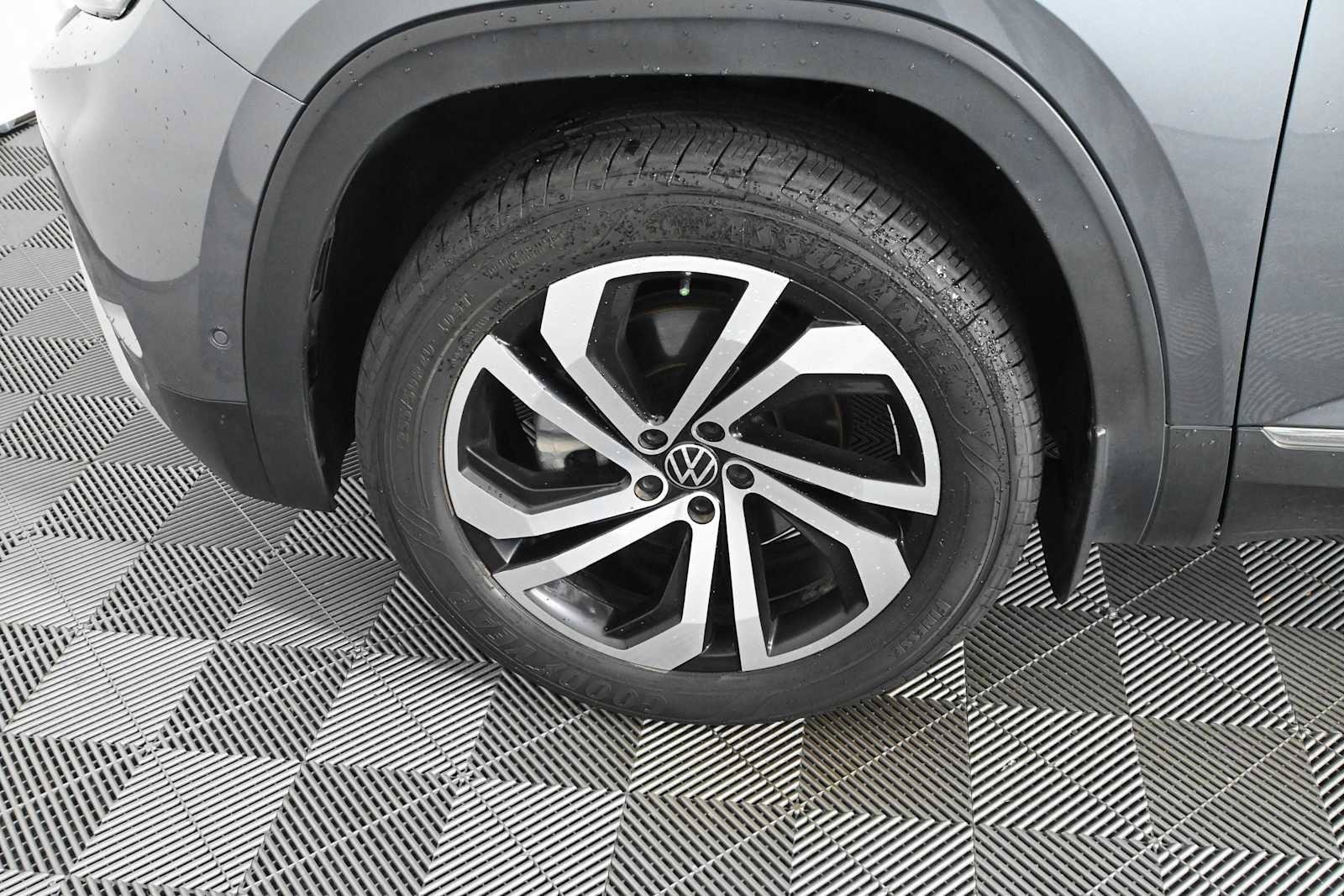 Used 2021 Volkswagen Atlas Cross Sport SEL Premium AWD/4WD image 31