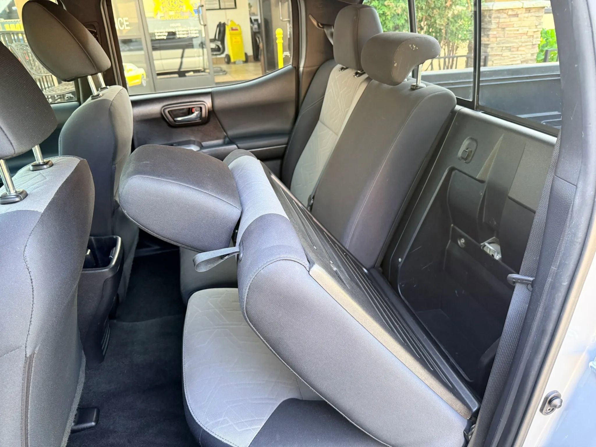 Used 2021 Toyota Tacoma TRD Sport w/ Technology Package image 15