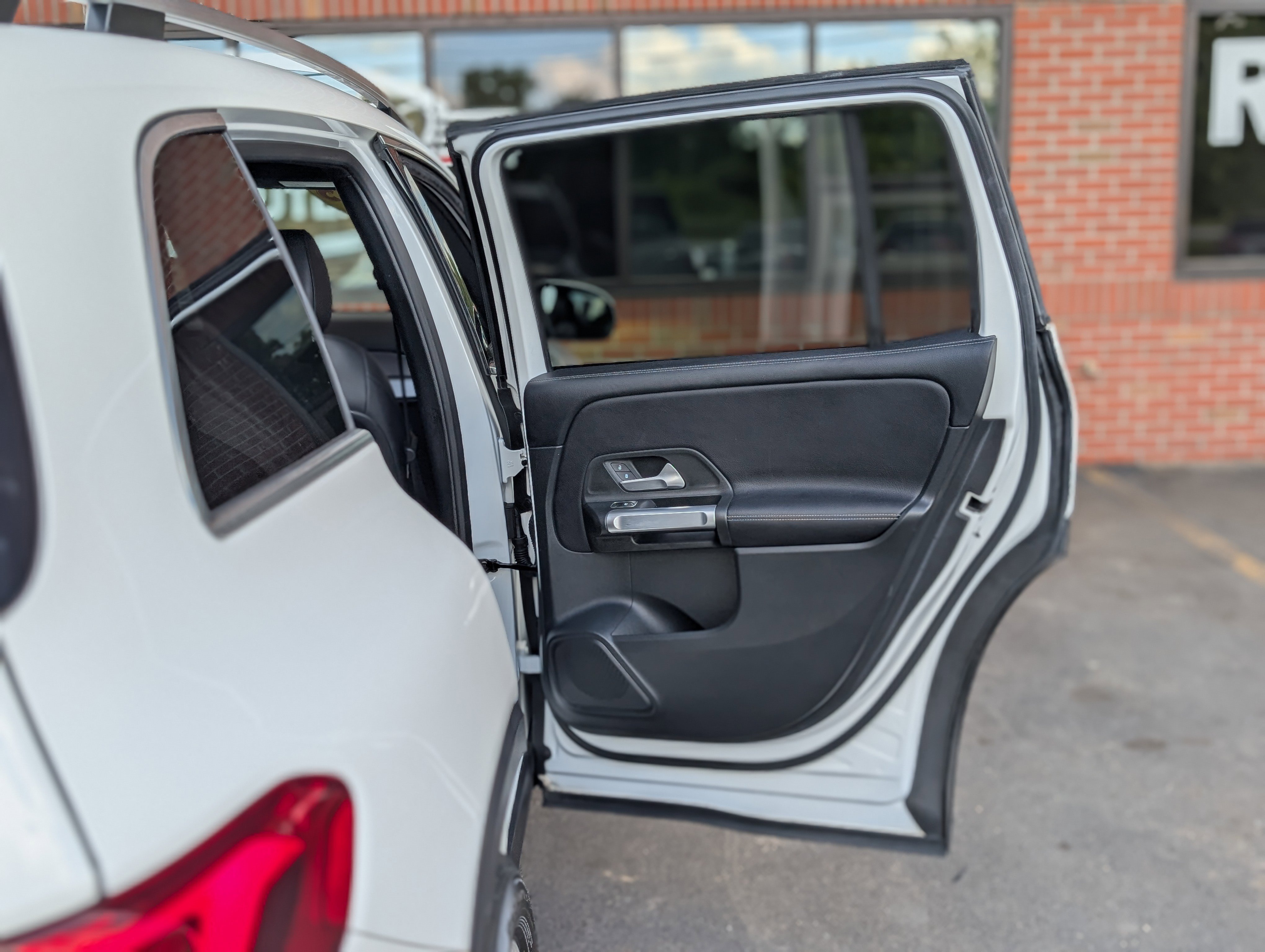 Used 2023 Mercedes-Benz GLB 250 4MATIC image 38