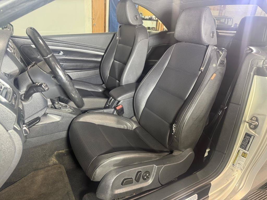 Used 2012 Volkswagen Eos Komfort FWD image 17