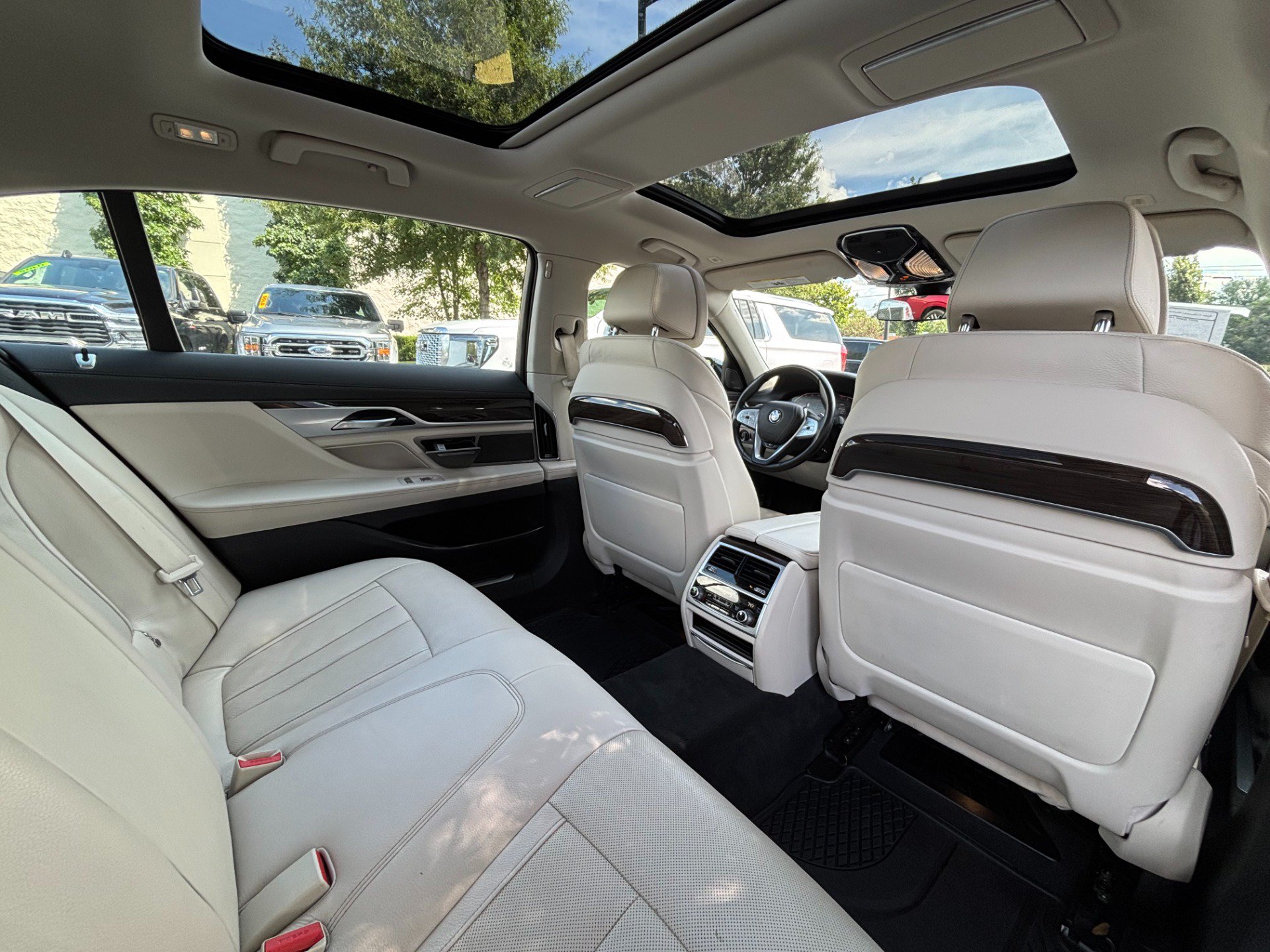 Used 2021 BMW 740i RWD image 38