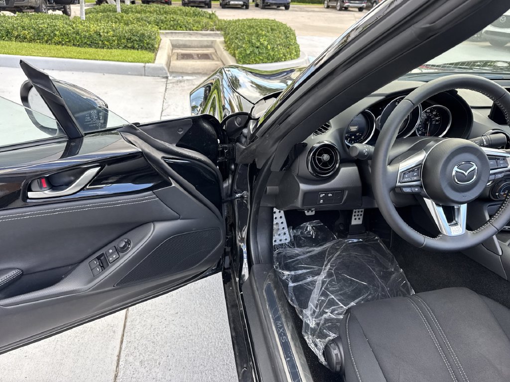 New 2026 MAZDA MX-5 Miata Club w/ Interior Package RWD image 17