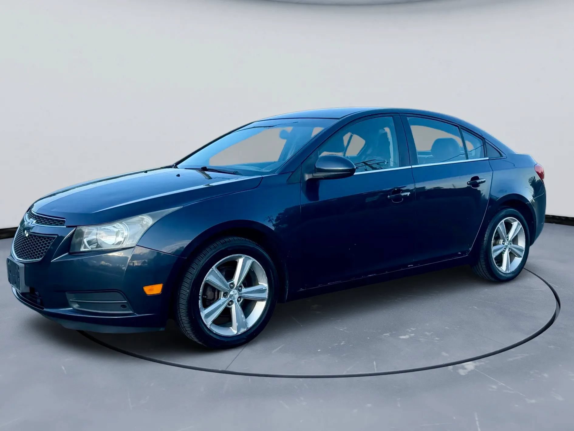 Used 2014 Chevrolet Cruze LT FWD image 2