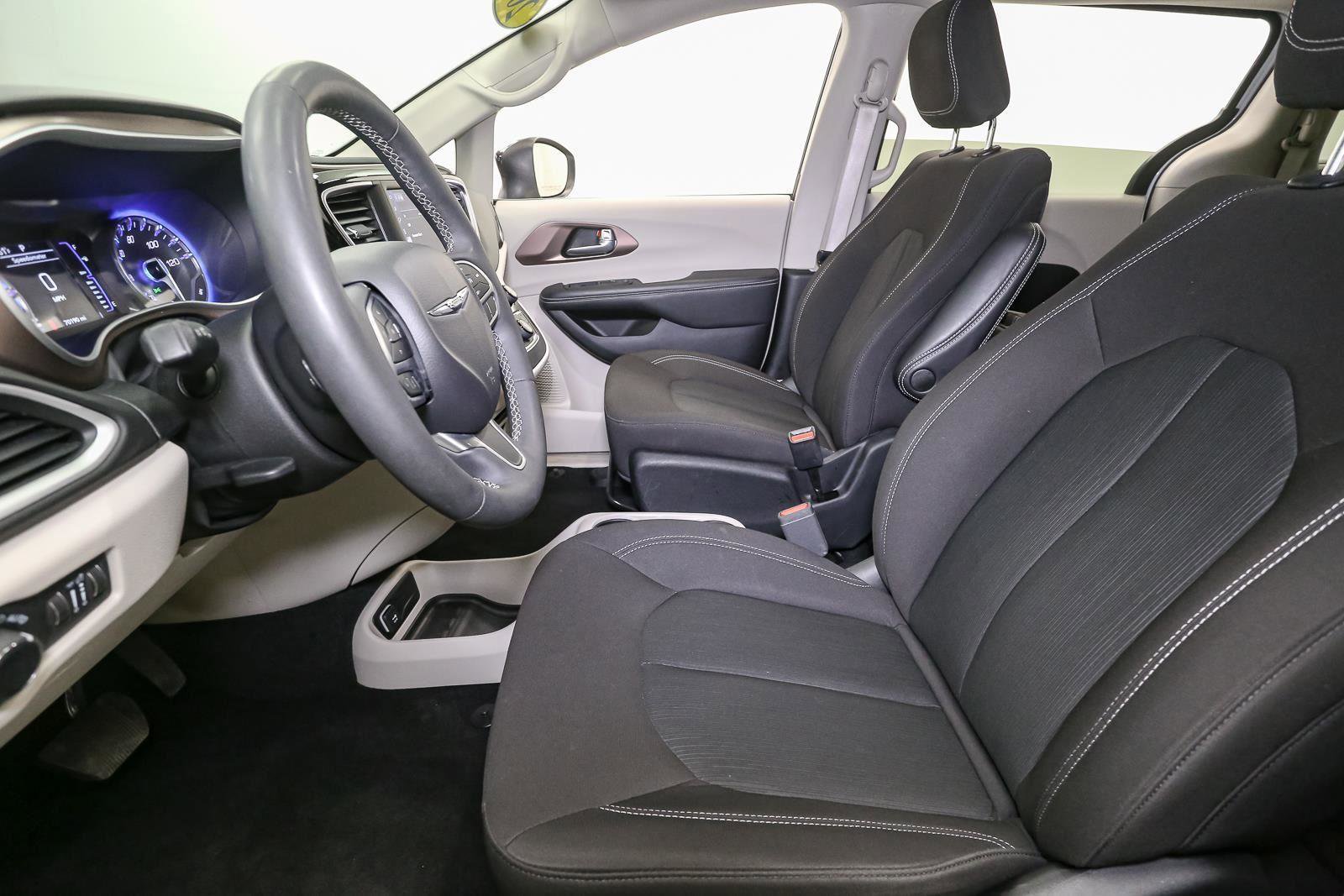 Used 2024 Chrysler Voyager LX image 42