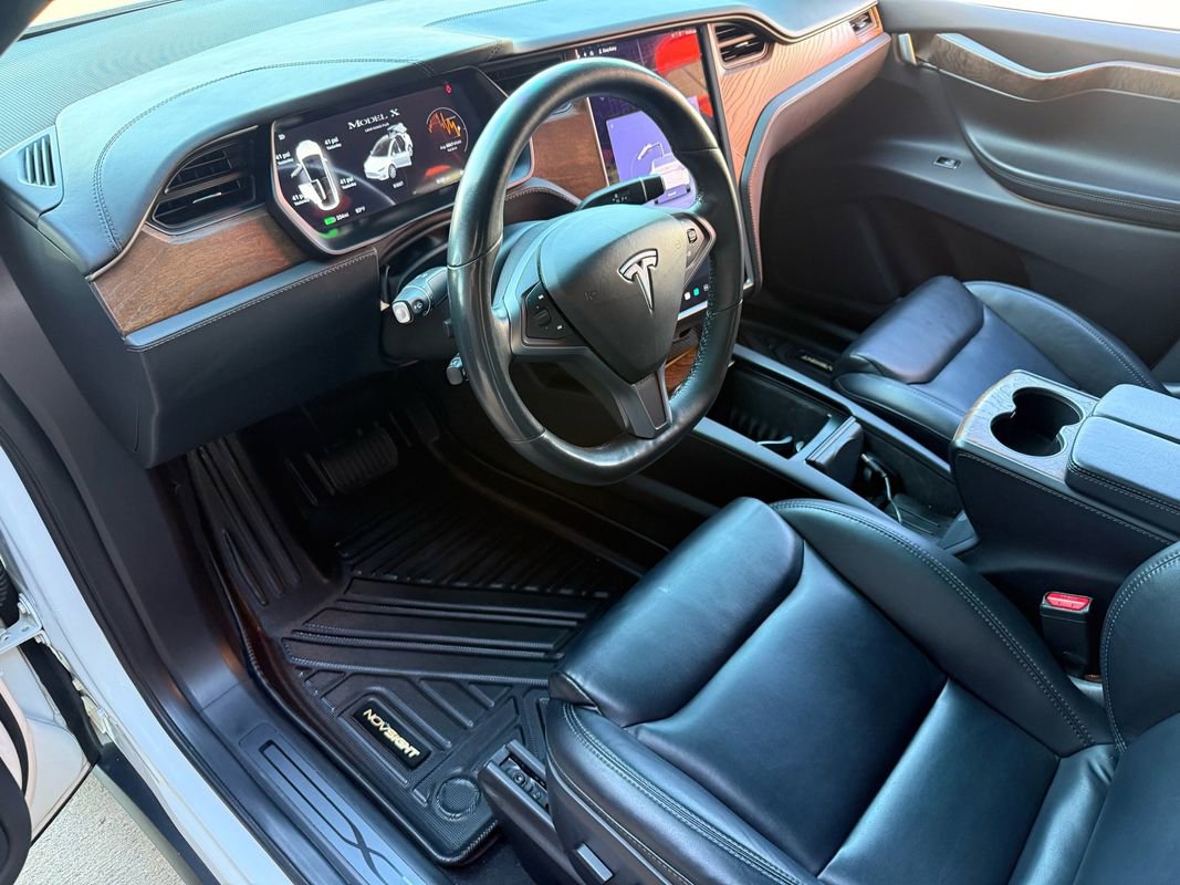 Used 2020 Tesla Model X Long Range image 3