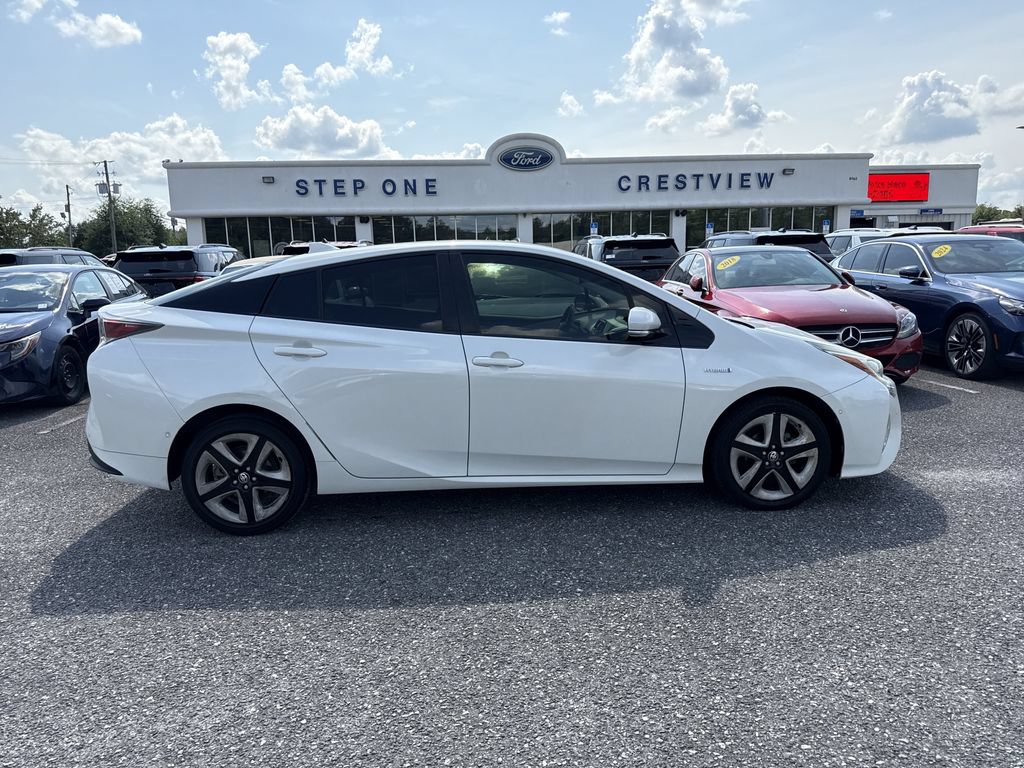 Used 2017 Toyota Prius Three Touring FWD image 8