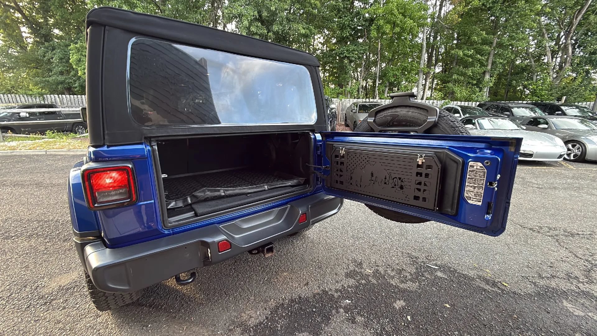Used 2018 Jeep Wrangler Unlimited Sahara AWD/4WD image 36