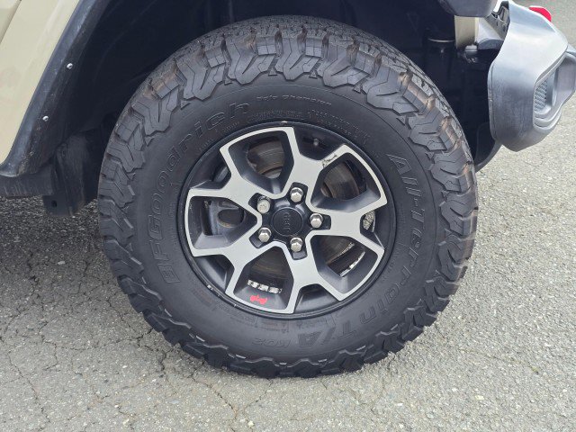 Used 2022 Jeep Wrangler Unlimited Rubicon w/ LED Lighting Group AWD/4WD image 9