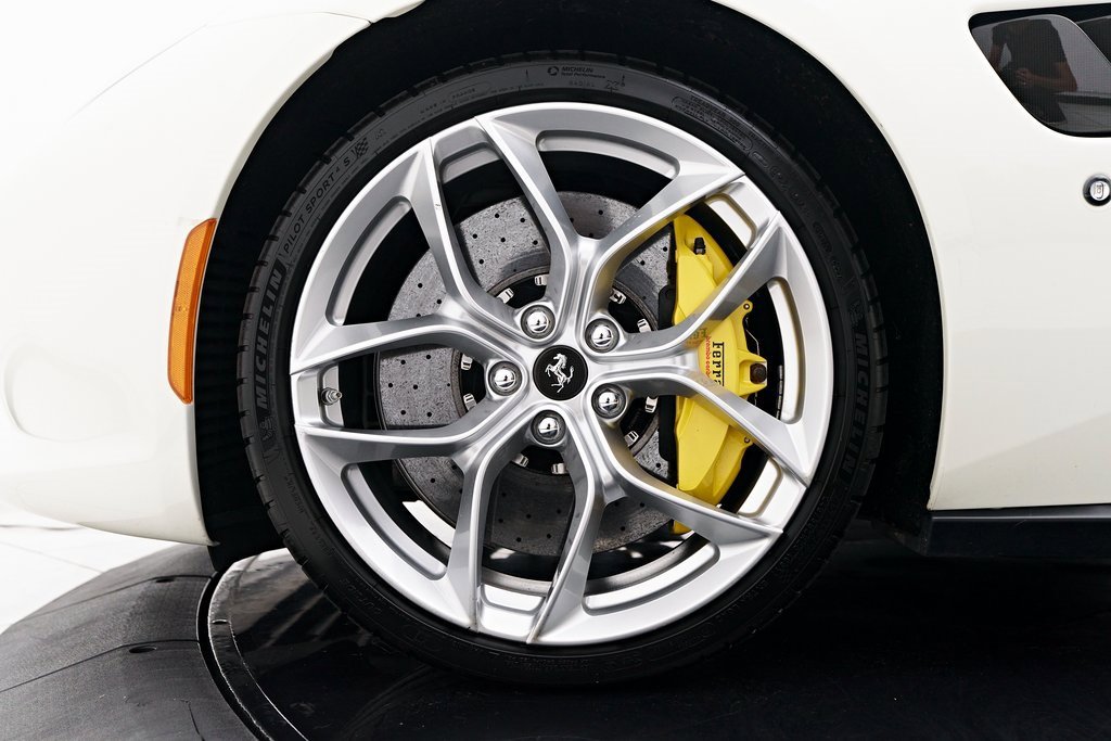 Used 2019 Ferrari GTC4Lusso T image 3