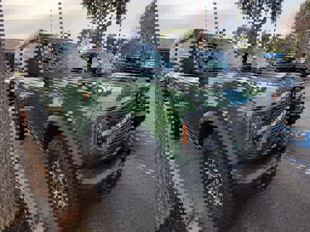 Used 2025 Ford Bronco Badlands image 11